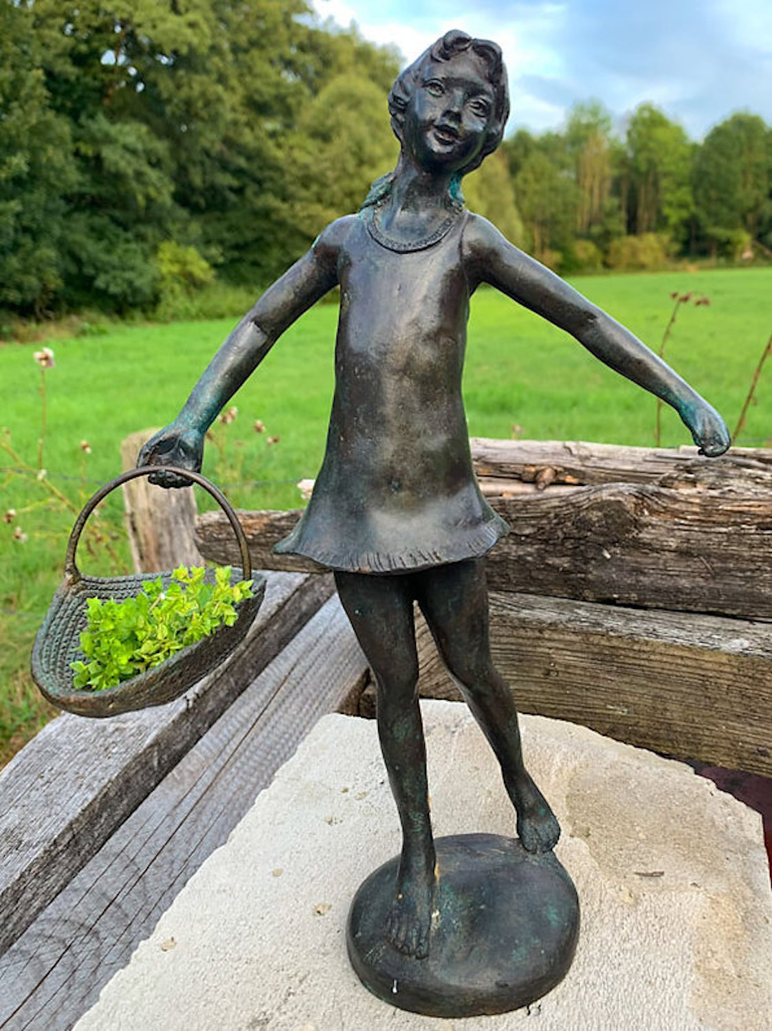 Bronzefigur JOHANNA