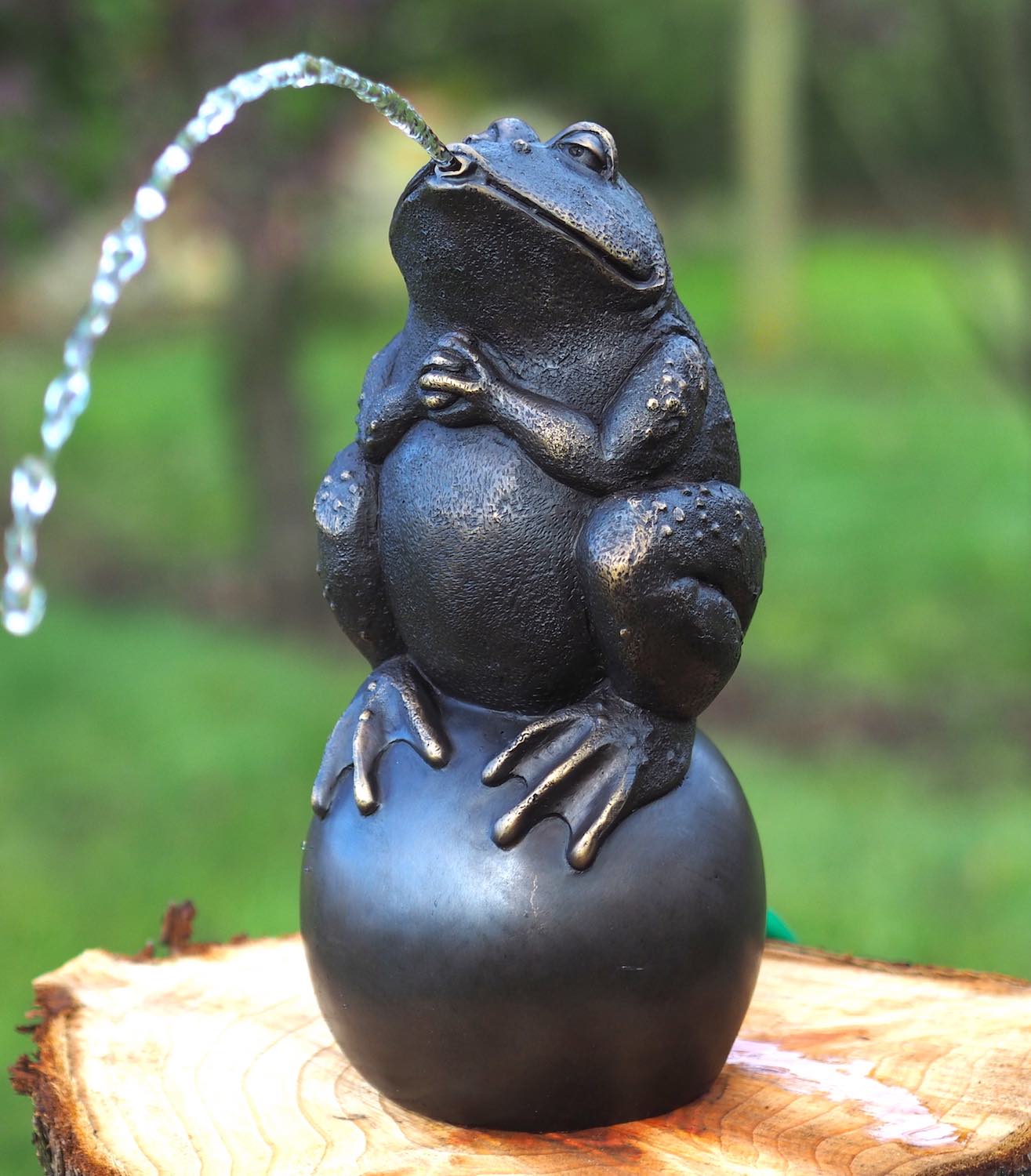 Bronzewasserspeier Kröte KUGEL
